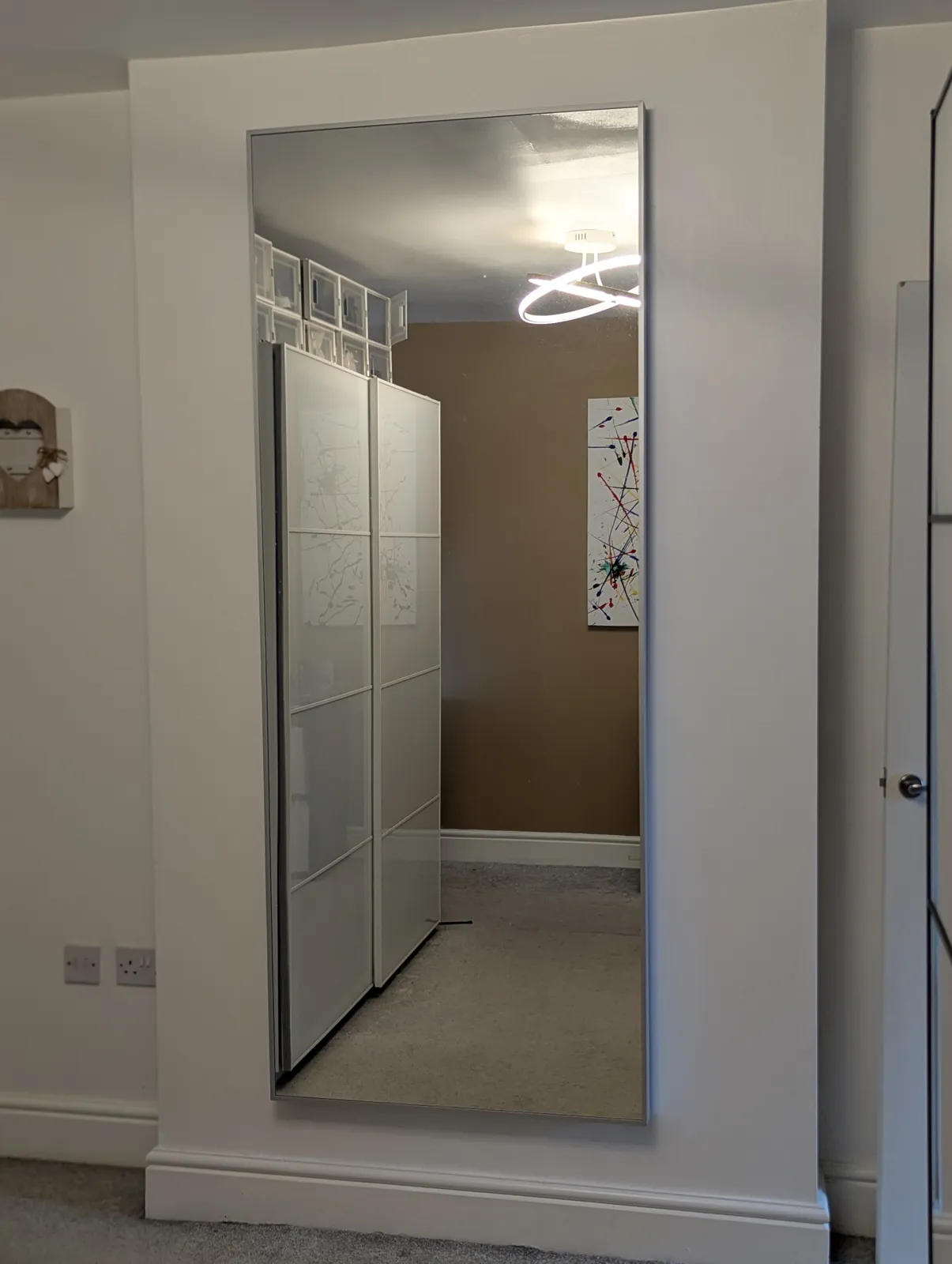 Full-length mirror fitted in an alcove